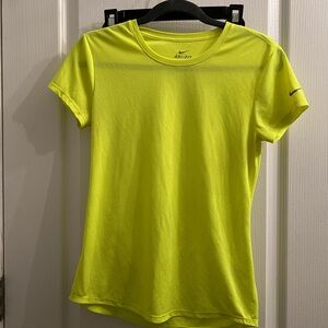 💙Neon Yellow Nike shirt